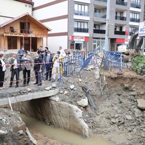 Aile ve Sosyal Hizmetler Bakanımız Derya Yanık, selden etkilenen Rize ve Artvin'de incelemelerde bulundu - fotoğraf 10