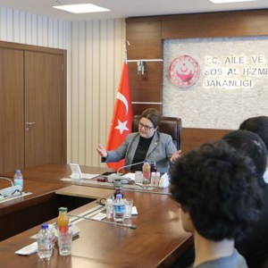 Bakanımız Yanık Kuruluşlarda Yetişmiş ve YKS’de Başarılı Olmuş Gençlerle Bakanlıkta Bir Araya Geldi - fotoğraf 2