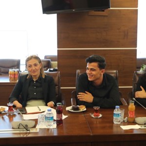 Bakanımız Yanık Kuruluşlarda Yetişmiş ve YKS’de Başarılı Olmuş Gençlerle Bakanlıkta Bir Araya Geldi - fotoğraf 3