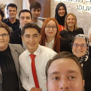 Bakanımız Yanık Kuruluşlarda Yetişmiş ve YKS’de Başarılı Olmuş Gençlerle Bakanlıkta Bir Araya Geldi - fotoğraf 6