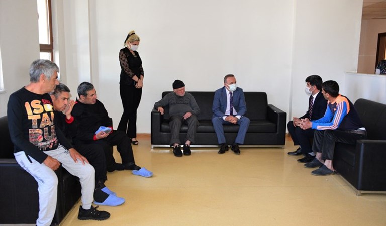 Sayin Valimiz Huseyin Oner, Engelsiz Yasam, Bakim ve Rehabilitasyon Merkezini ziyaret etti