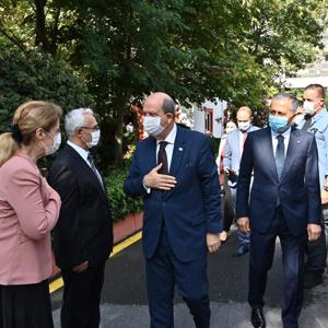 Kuzey Kıbrıs Türk Cumhuriyeti Cumhurbaşkanı Sn. Ersin TATAR ve eşi Sn. Sibel TATAR Hanımefendi, 20 Temmuz Barış ve Özgürlük Bayramı'nın 47. yıldönümü etkinlikleri vesilesiyle Kıbrıs gazilerimizle bir araya geldi.  - fotoğraf 3