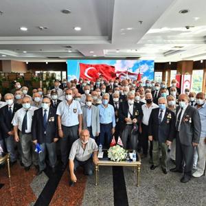 Kuzey Kıbrıs Türk Cumhuriyeti Cumhurbaşkanı Sn. Ersin TATAR ve eşi Sn. Sibel TATAR Hanımefendi, 20 Temmuz Barış ve Özgürlük Bayramı'nın 47. yıldönümü etkinlikleri vesilesiyle Kıbrıs gazilerimizle bir araya geldi.  - fotoğraf 7