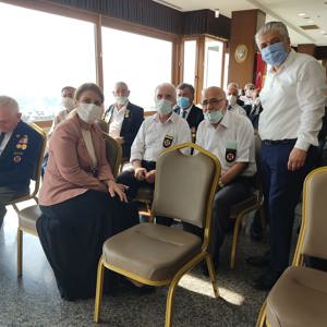 Kuzey Kıbrıs Türk Cumhuriyeti Cumhurbaşkanı Sn. Ersin TATAR ve eşi Sn. Sibel TATAR Hanımefendi, 20 Temmuz Barış ve Özgürlük Bayramı'nın 47. yıldönümü etkinlikleri vesilesiyle Kıbrıs gazilerimizle bir araya geldi.  - fotoğraf 5