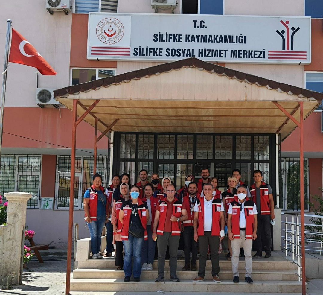 AİLE  ve TOPLUM HİZMETLERİ GENEL MÜDÜRÜMÜZ OLGUN GÜNDÜZ' ün YANGIN SONRASI  ZİYARETİ