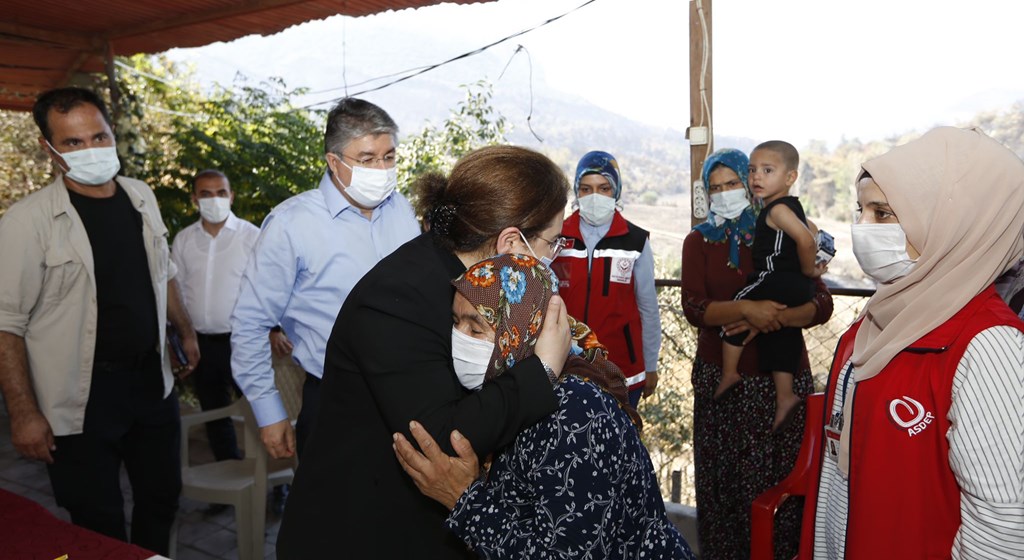 Aile ve Sosyal Hizmetler Bakanımız Sayın Derya Yanık, Osmaniye'de orman yangınında zarar gören alanlarda incelemede bulundu