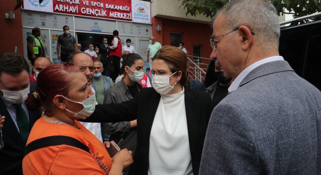 Aile ve Sosyal Hizmetler Bakanımız Derya Yanık, selden etkilenen Rize ve Artvin'de incelemelerde bulundu