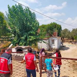 Psikososyal Destek Ekiplerimiz Karacasu ve Çine’de çıkan yangınlardan etkilenen vatandaşlarımıza destek olmak için sahada yer aldı - fotoğraf 7
