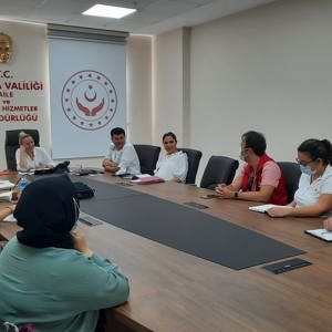 İlimizde meydana gelen orman yangınlarını nedeniyle sahada yürütülen psikososyal destek hizmetleri değerlendirme toplantısı Bakan Danışmanımız Doç. Dr. Yasemin Abayhan'ın katılımıyla gerçekleştirildi. - fotoğraf 1
