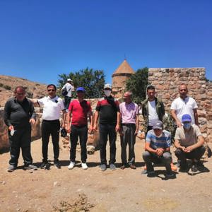    ERCİŞ ENGELSİZ YAŞAM, BAKIM REHABİLİTASYON VE AİLE DANIŞMA MERKEZİMİZDE KALAN ENGELLİLERE VAN İLİNDE BULUNAN TARİHİ YERLERE GEZİ DÜZENLENDİ - fotoğraf 3