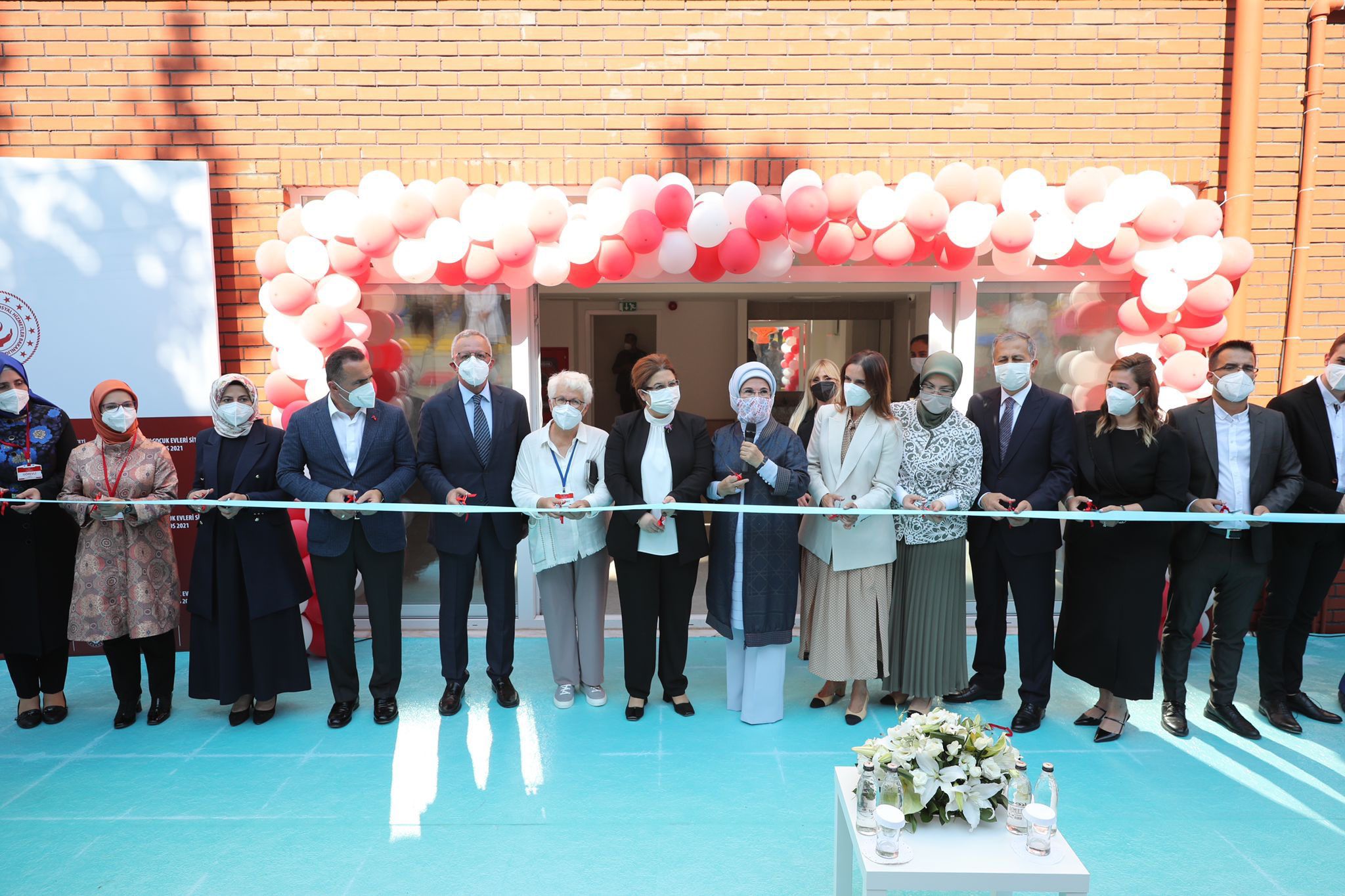 Emine Erdoğan Kasımpaşa Oya Kayacık Çocuk Evleri Sitesi'nin açılışına katıldı: "Hiçbir çocuğu yalnız bırakmamak temel vazifemizdir”