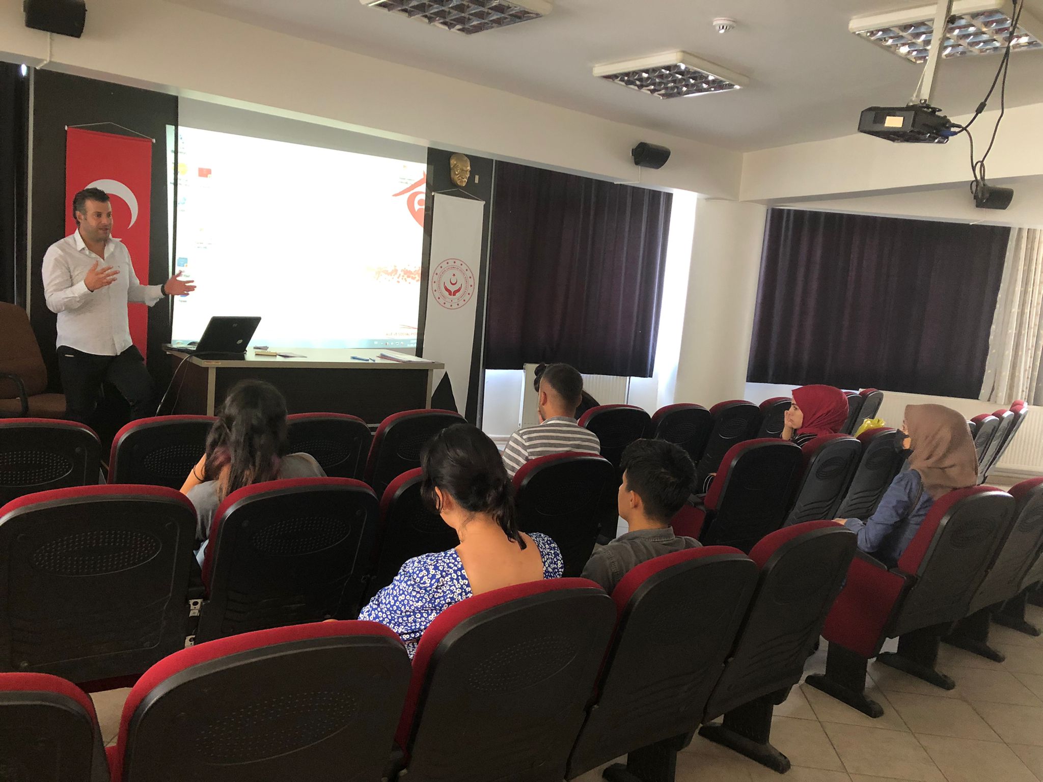 Kamu Görevlisi Olarak Göreve Başlayan Gençlerimize “İş Hayatına Uyum Semineri” Düzenlenmiştir.