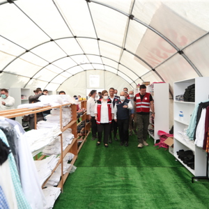 Bakanımız Derya Yanık: "Sosyal Marketlerimizden şu ana kadar 2 bin 963 vatandaşımız ihtiyaçlarını karşıladı" - fotoğraf 1