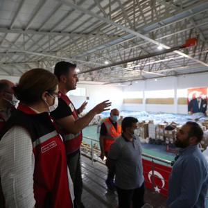 Bakanımız Derya Yanık: “Ayni Bağış Depolarımıza şu ana kadar 1 milyon adedin üzerinde ürün ulaştı” - fotoğraf 1