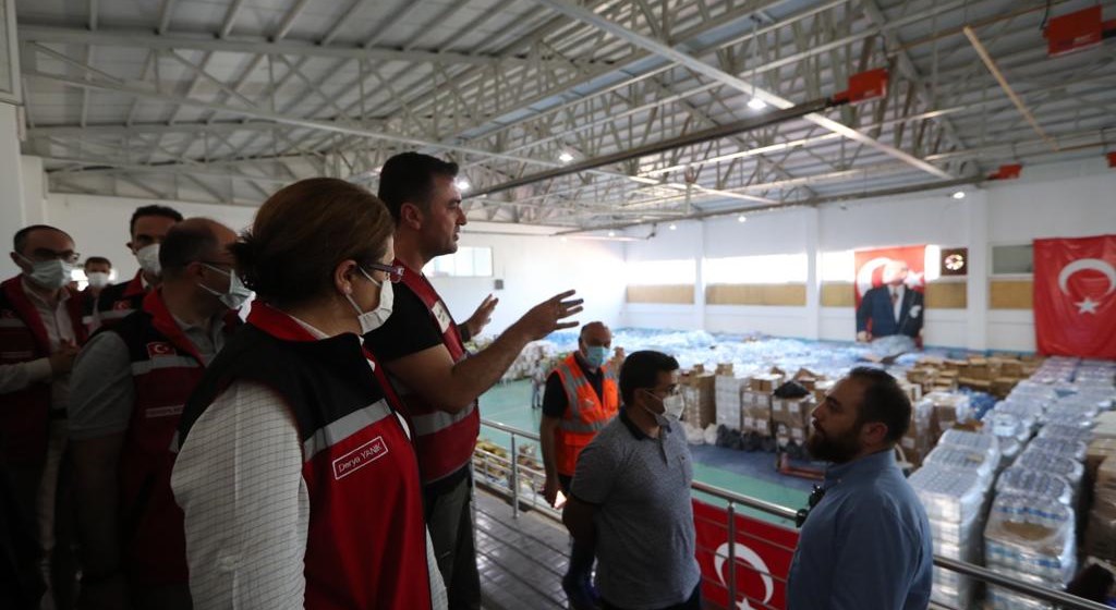 Bakanımız Derya Yanık: “Ayni Bağış Depolarımıza şu ana kadar 1 milyon adedin üzerinde ürün ulaştı”