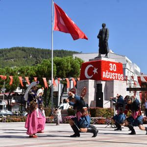 Türk tarihinin şanlı zaferlerinden 30 Ağustos Zafer Bayramı'nın 99. yıldönümü ilimizde Muğla Valiliğimizce düzenlenen törenle kutlandı. - fotoğraf 11