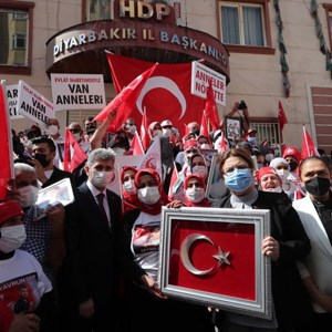 Bakanımız Derya Yanık, Diyarbakır Annelerini Ziyaret Etti - fotoğraf 9