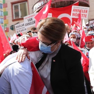 Bakanımız Derya Yanık, Diyarbakır Annelerini Ziyaret Etti - fotoğraf 1