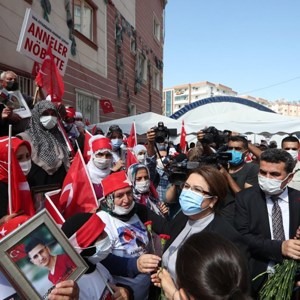 Bakanımız Derya Yanık, Diyarbakır Annelerini Ziyaret Etti - fotoğraf 2