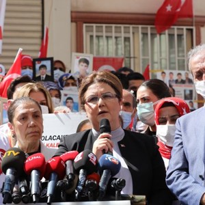 Bakanımız Derya Yanık, Diyarbakır Annelerini Ziyaret Etti - fotoğraf 3