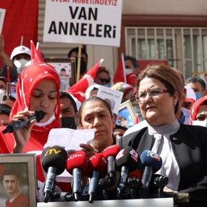 Bakanımız Derya Yanık, Diyarbakır Annelerini Ziyaret Etti - fotoğraf 5