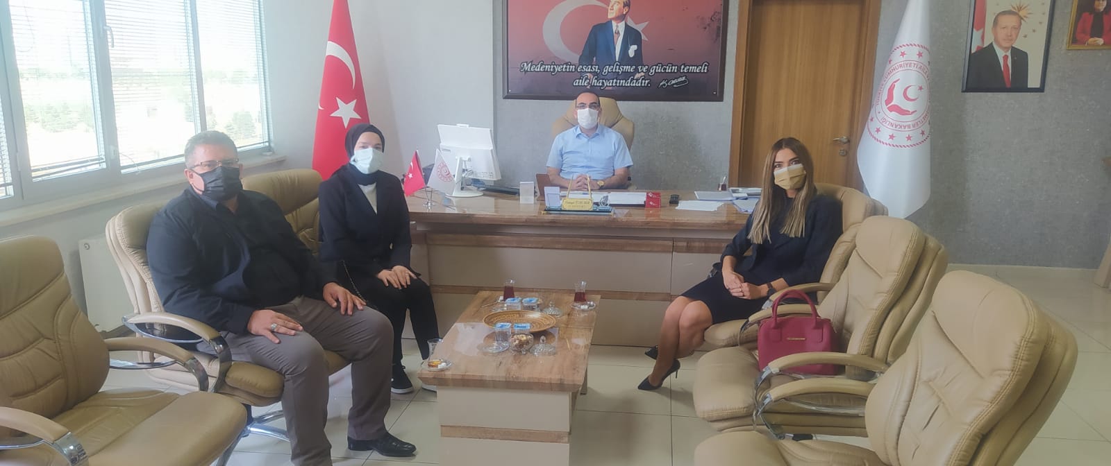 Yeşilay Şube Başkanı Edanur AYDIN ve Yönetim Kurulu Üyeleri İl Müdürümüz Cüneyd ÖZDEMİR’e Ziyarette Bulundu