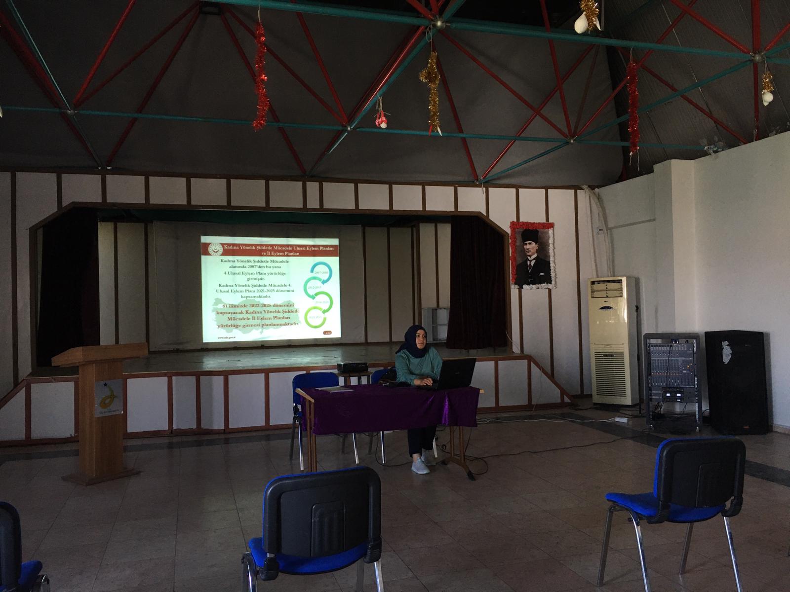 Kamu Personellerine ve Muhtarlara Yönelik Farkındalık Eğitimleri Gerçekleştirilmektedir.