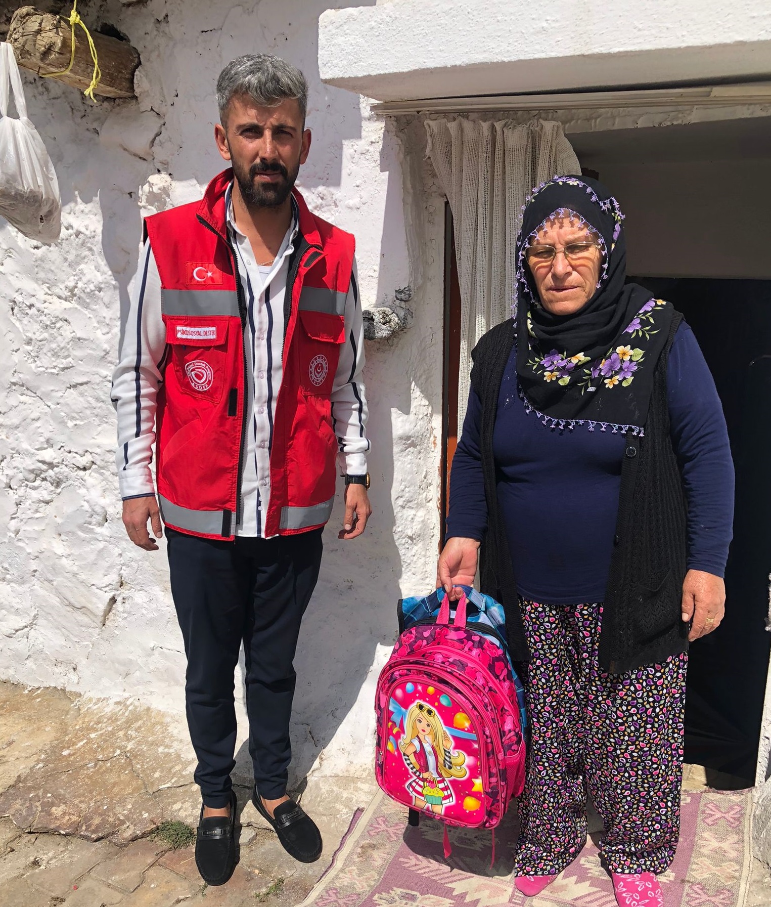 Okul Destek Projesi Kapsamında Öğrencilere Tablet ve Kırtasiye Yardımı Yapıldı