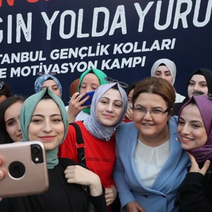 Aile ve Sosyal Hizmetler Bakanımız Derya Yanık Eğitim ve Motivasyon Kampında Gençlerle Bir Araya Geldi - fotoğraf 1