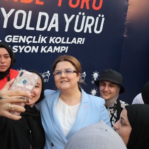 Aile ve Sosyal Hizmetler Bakanımız Derya Yanık Eğitim ve Motivasyon Kampında Gençlerle Bir Araya Geldi - fotoğraf 2
