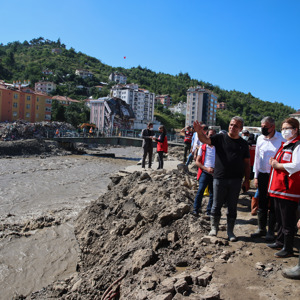 Bakanımız Derya Yanık: “Temmuz ayından sonra Karadeniz Bölgesinde gerçekleşen sel felaketi ile Akdeniz ve Ege Bölgelerinde gerçekleşen yangın felaketlerinde ‘muhtaçlık’ şartı aranmadan toplamda 124,3 milyon TL nakdi yardımda bulunduk.” - fotoğraf 1