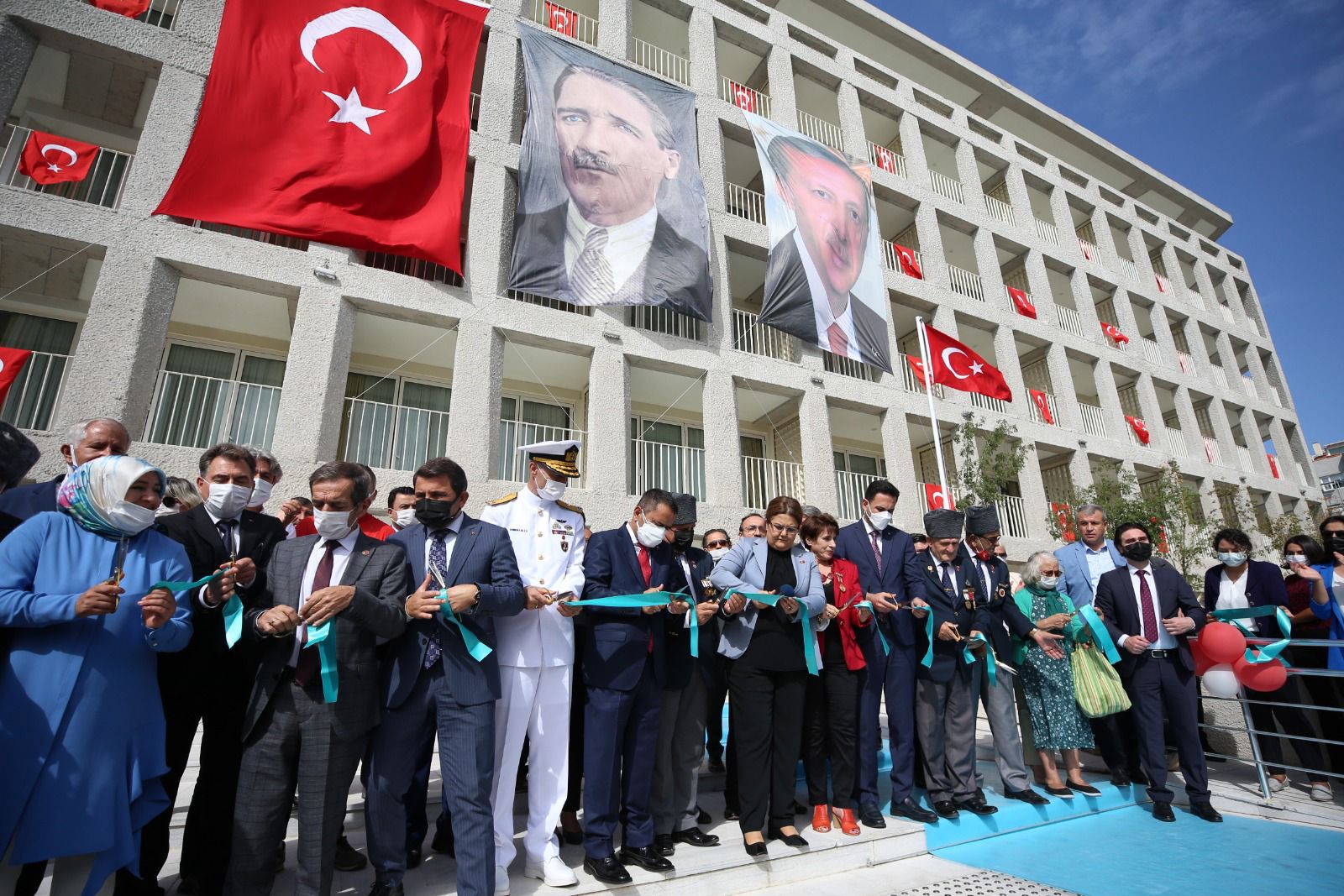 Bakanımız Yanık Türkiye’de İlk Olan Çanakkale Şehit Yakınları ve Gazievi'ni Hizmete Açtı