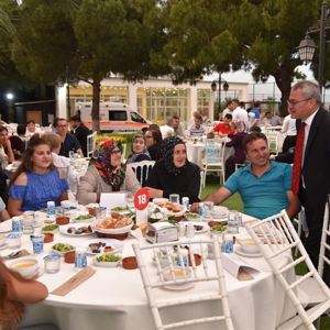 Şehit Yakınları, Gaziler ve Gazi Aileleri İftarda Bir Araya Geldi - fotoğraf 7