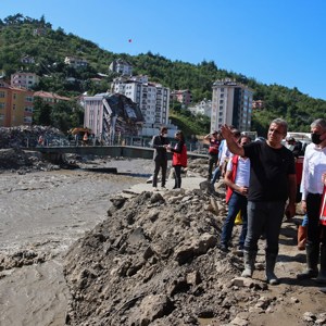 Bakanımız Derya Yanık: “Temmuz ayından sonra Karadeniz Bölgesinde gerçekleşen sel felaketi ile Akdeniz ve Ege Bölgelerinde gerçekleşen yangın felaketlerinde ‘muhtaçlık’ şartı aranmadan toplamda 124,3 milyon TL nakdi yardımda bulunduk.” - fotoğraf 2