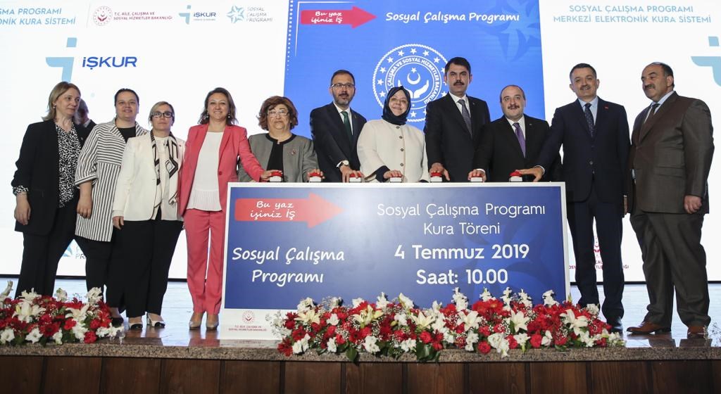 Bakan Selçuk: “20 Bin Gencimizi Sosyal Çalışma Programı’na Yerleştirdik”