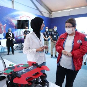 Bakanımız Derya Yanık TEKNOFEST'i Ziyaret Etti - fotoğraf 1