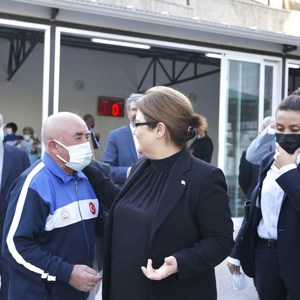Bakanımız Derya Yanık, Dünya Yaşlılar Günü’nde Huzurevi Sakinleriyle Bir Araya Geldi - fotoğraf 3