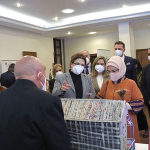 Emine Erdoğan Hanımefendi Ve Bakanımız Derya Yanık, “Küresel Krizler: Pandemi, Yaşlılar Ve Dayanışma” Konferansında Yaşlılarla Bir Araya Geldi - fotoğraf 1