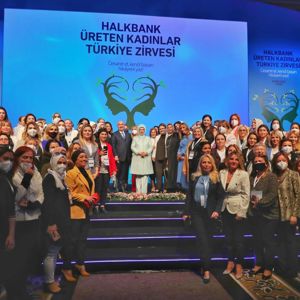 Emine Erdoğan Hanımefendi ve Bakanımız Derya Yanık, "Halkbank Üreten Kadınlar Türkiye Zirvesi"ne Katıldı - fotoğraf 4