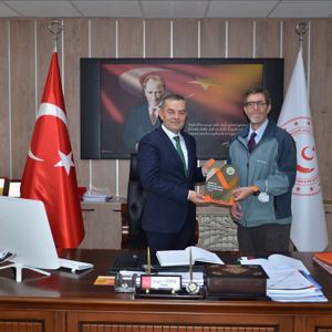 Prof. Dr. Fikret ADAMAN’dan Il Mudurumuz Bilgin OZBAS’a Ziyaret - fotoğraf 1
