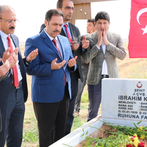 Şehidimizin Kabrini Ziyaret Ettik  - fotoğraf 1