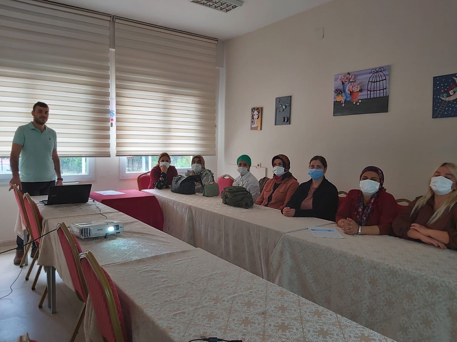 Çocuk Destek Merkezi Bakım Personeline “İletişim ve İletişim Çalışmaları” konulu seminer verildi.