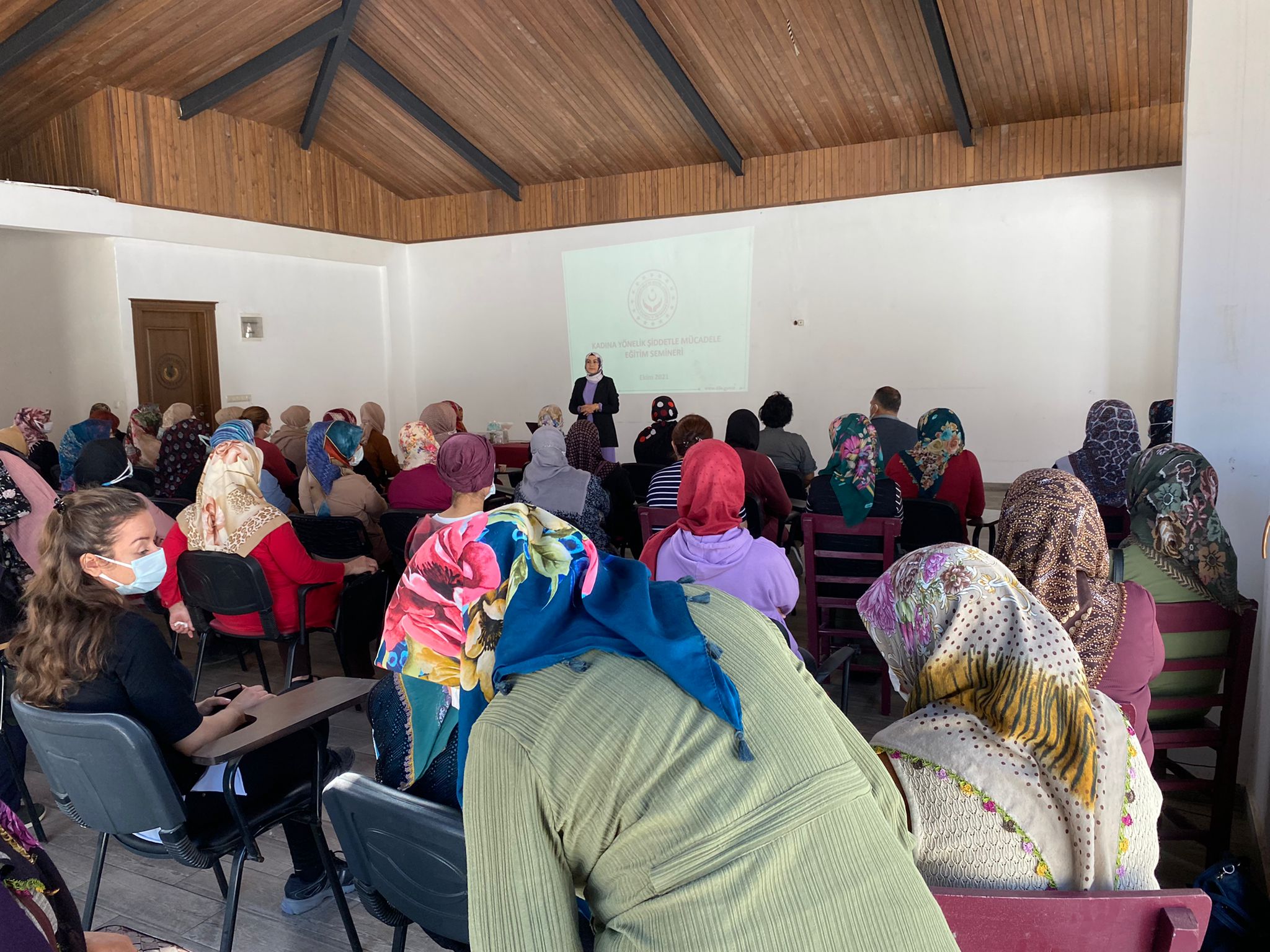 Altınözü İlçesinde “Erken Yaşta ve Zorla Evliliklerle Mücadele” semineri verildi.