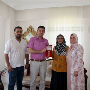 Kıbrıs Barış Harekatı Gazilerimizden Vefat Edenlerin Eşlerine Madalyaları Takdim Edildi - fotoğraf 1