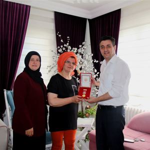 Kıbrıs Barış Harekatı Gazilerimizden Vefat Edenlerin Eşlerine Madalyaları Takdim Edildi - fotoğraf 4