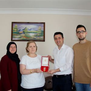 Kıbrıs Barış Harekatı Gazilerimizden Vefat Edenlerin Eşlerine Madalyaları Takdim Edildi - fotoğraf 5