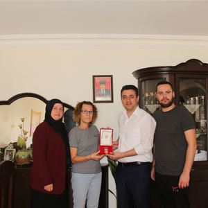 Kıbrıs Barış Harekatı Gazilerimizden Vefat Edenlerin Eşlerine Madalyaları Takdim Edildi - fotoğraf 7