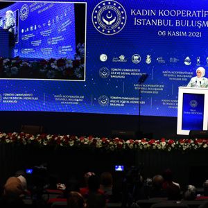Emine Erdoğan Hanımefendi ile Bakanımız Derya Yanık, Kadın Kooperatifleri İstanbul Buluşması Programı'na Katıldı - fotoğraf 2