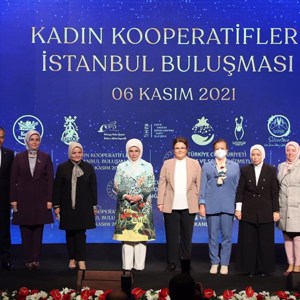 Emine Erdoğan Hanımefendi ile Bakanımız Derya Yanık, Kadın Kooperatifleri İstanbul Buluşması Programı'na Katıldı - fotoğraf 1