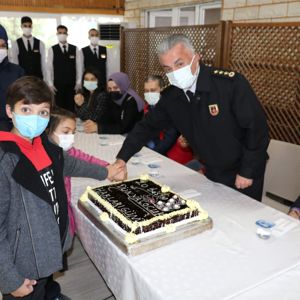 Dünya Çocuk Hakları Gününde Kırklareli Çocuk Hakları İl Komitesindeki Çocuklarımız İl Jandarma Komutanlığı’nın Misafiri Oldular. - fotoğraf 1
